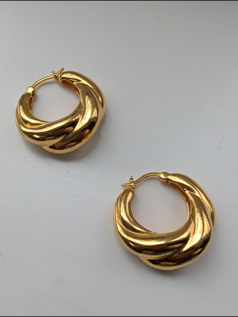 STUDS Gold Twisted Hoop Earrings - Women's Fashion Jewelry
